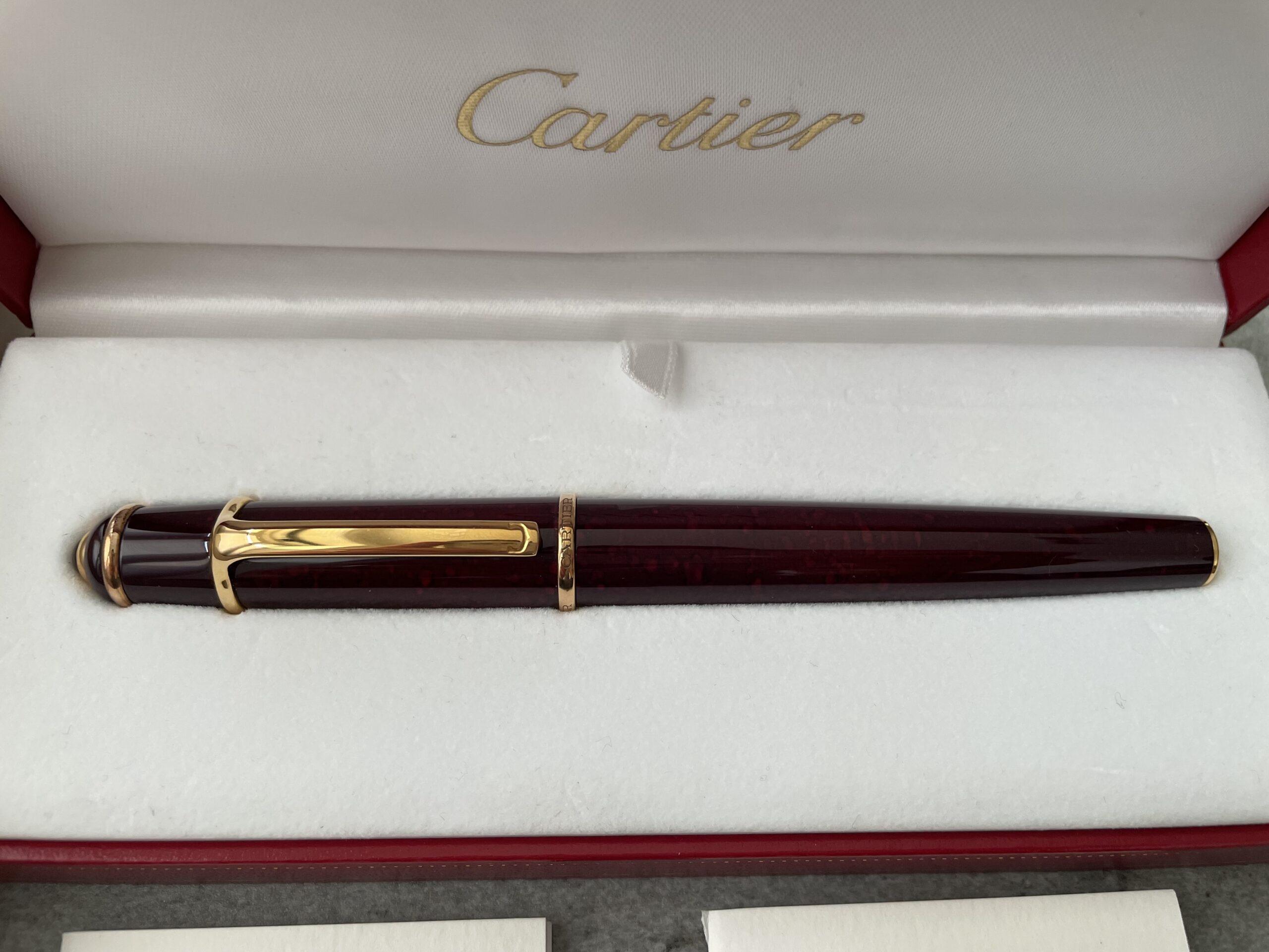 Cartier Diabolo in red marble lacquer with red stone fountain pen