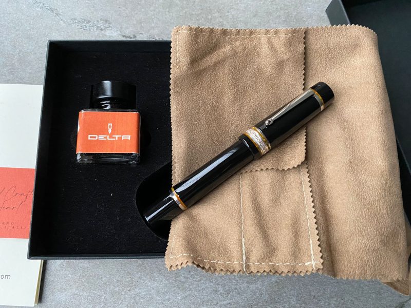 Delta DV 2.0 Soiree Oversize ST Fountain Pen #8 Size Nib
